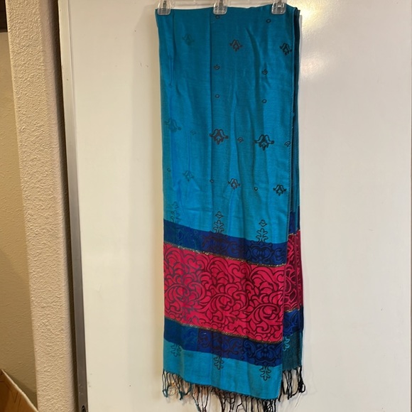 Scarf / wrap - Picture 4 of 7